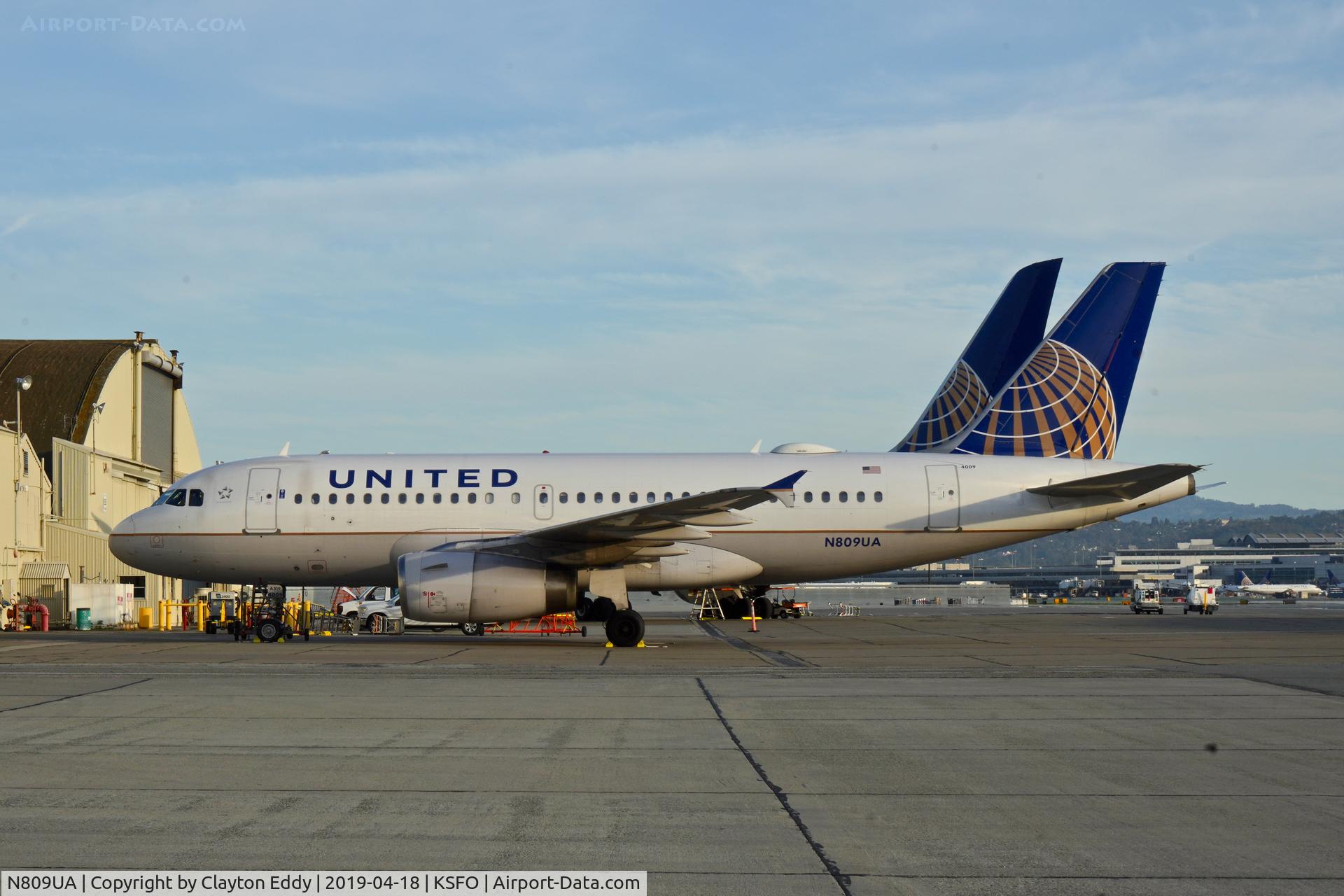 N809UA, 1998 Airbus A319-131 C/N 825, SFO 2019.