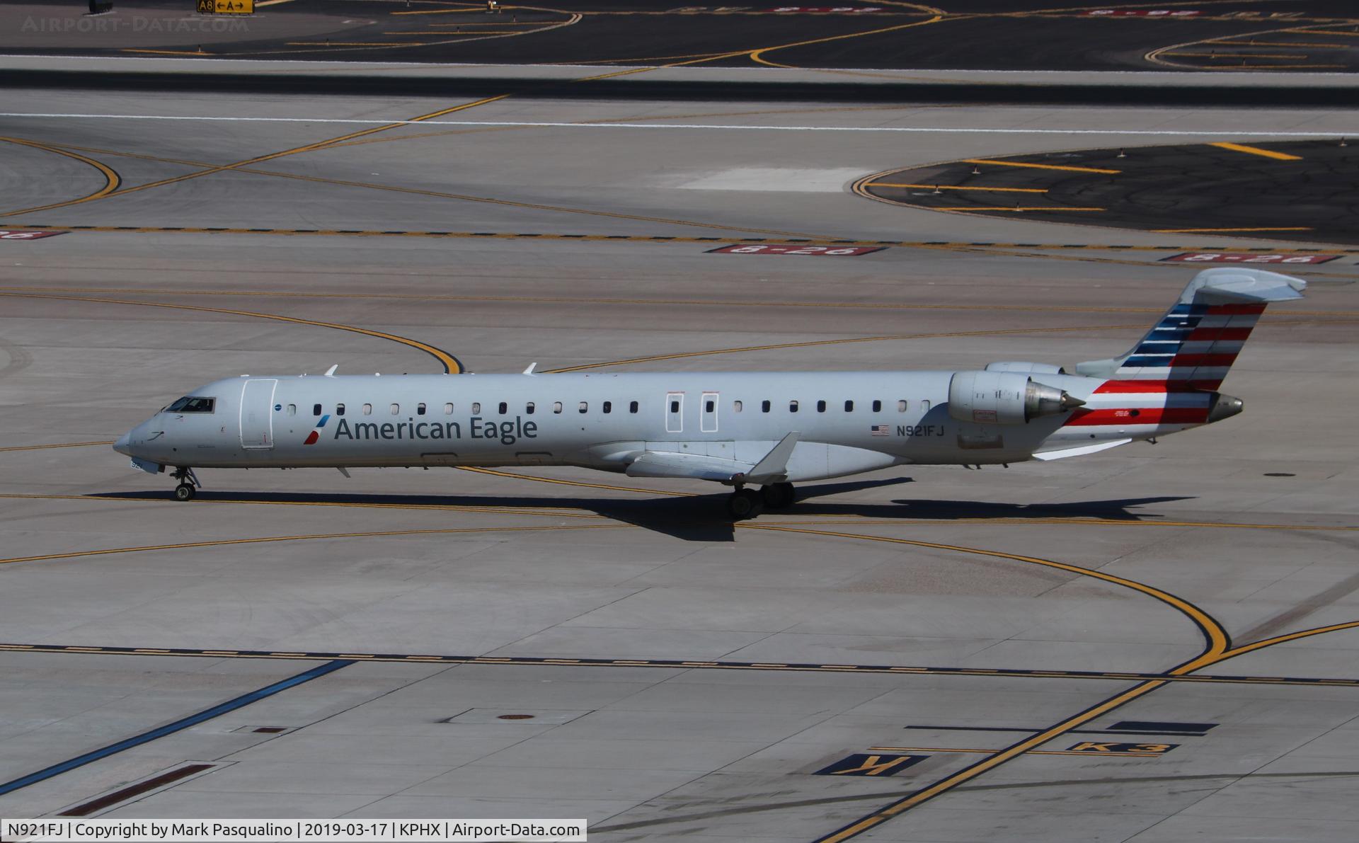 N921FJ, 2004 Bombardier CRJ-900ER (CL-600-2D24) C/N 15021, CL-600-2D24