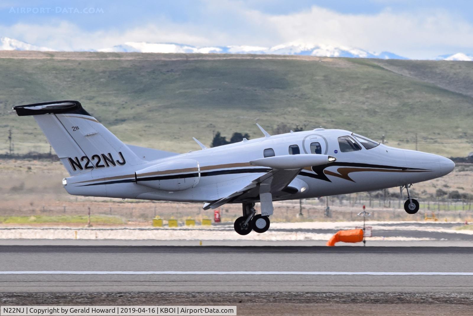 N22NJ, 2007 Eclipse Aviation Corp EA500 C/N 000022, Landing RWY 28R.
