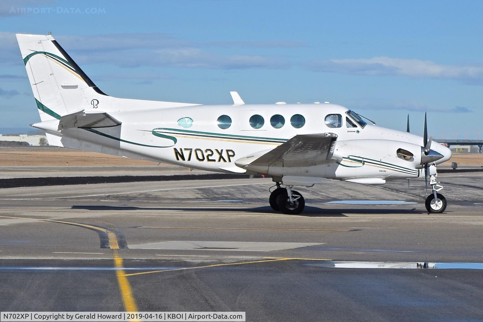N702XP, 1978 Beech E-90 King Air C/N LW-266, Taxiing onto the north GA ramp.