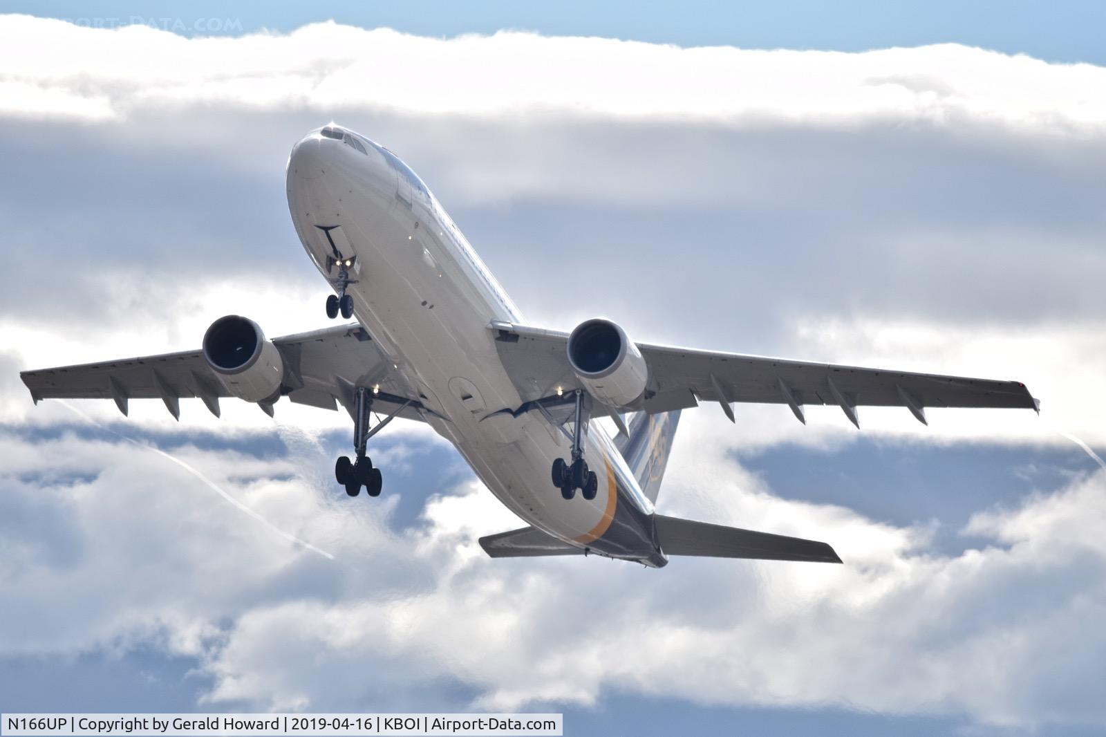 N166UP, 2005 Airbus A300F4-622R C/N 0861, Climb out from RWY 28L.