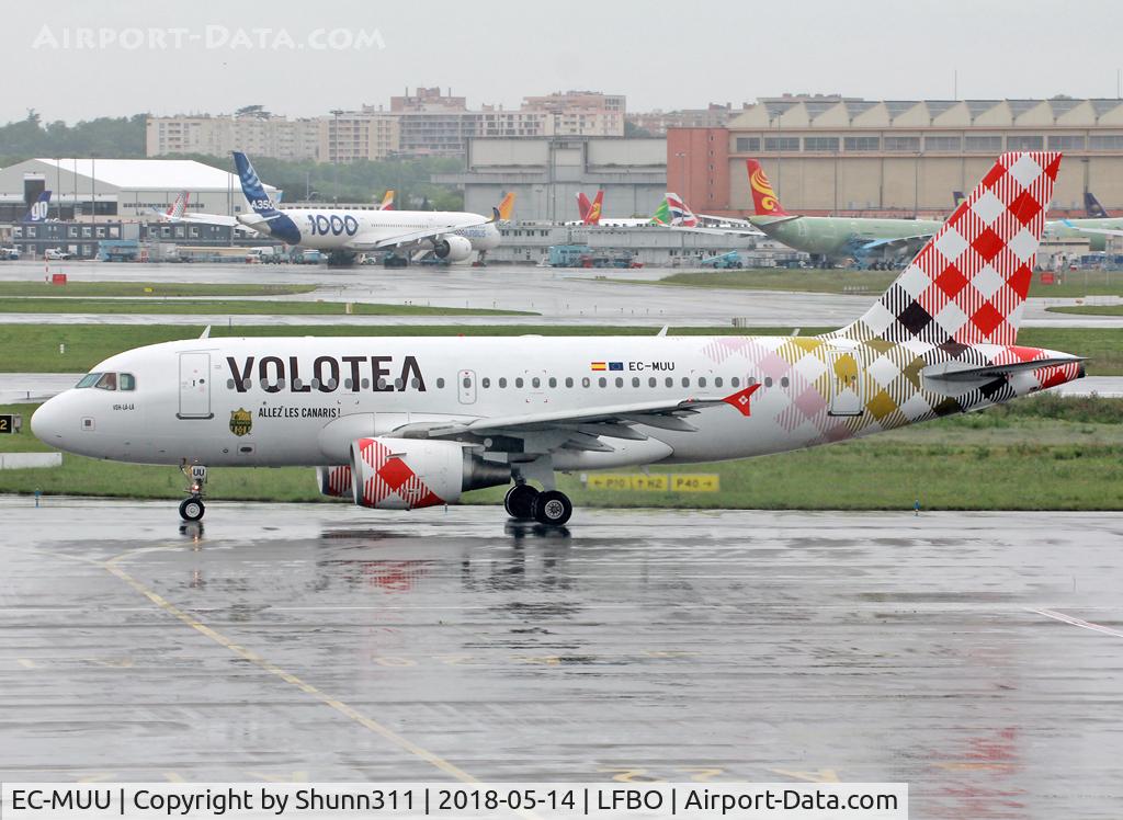 EC-MUU, 2004 Airbus A319-111 C/N 2253, Taxiing holding point rwy 32R for departure...