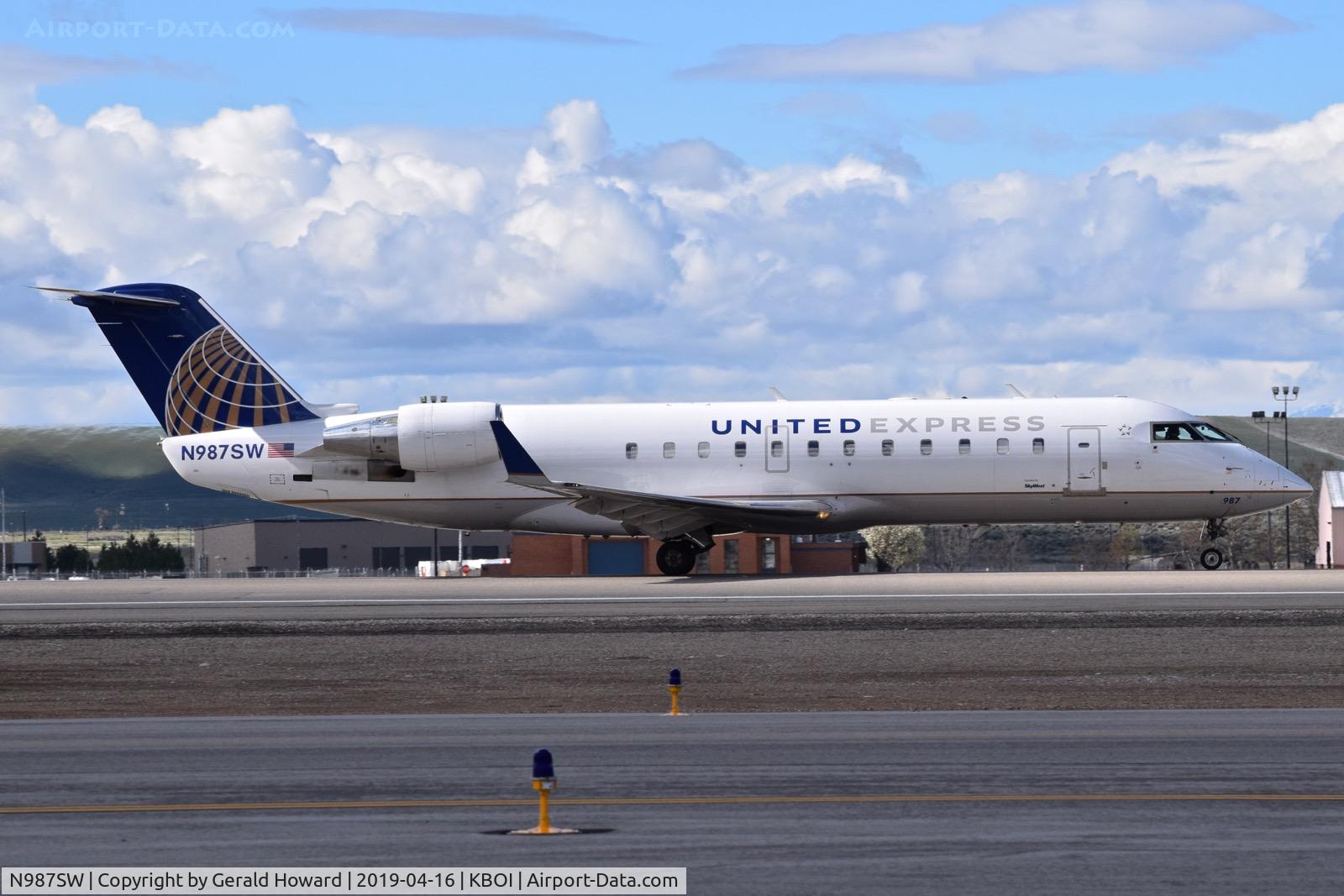 N987SW, 2000 Bombardier CRJ-200ER (CL-600-2B19) C/N 7395, Take off run on RWY 28R.