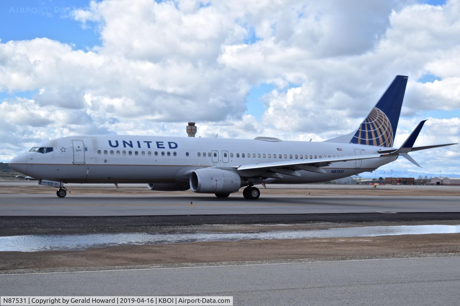 N87531, 2011 Boeing 737-824 C/N 39999, Taxiing on Alpha.