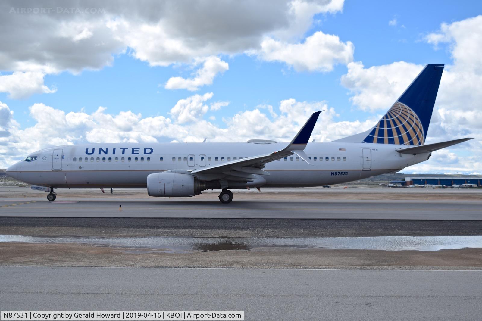 N87531, 2011 Boeing 737-824 C/N 39999, Taxiing on Alpha.