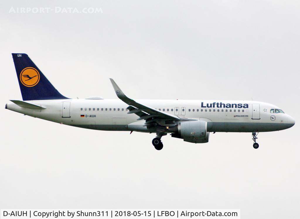 D-AIUH, 2014 Airbus A320-214 C/N 6225, Landing rwy 32L