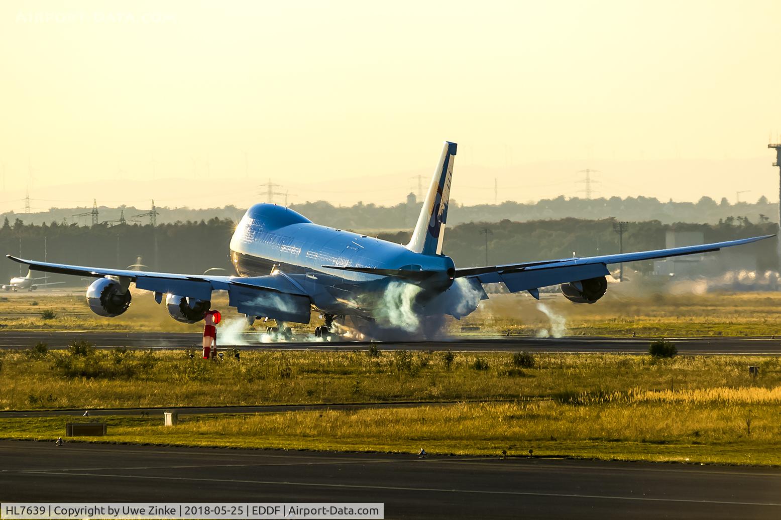 HL7639, 2016 Boeing 747-8B5F C/N 37653, touch down