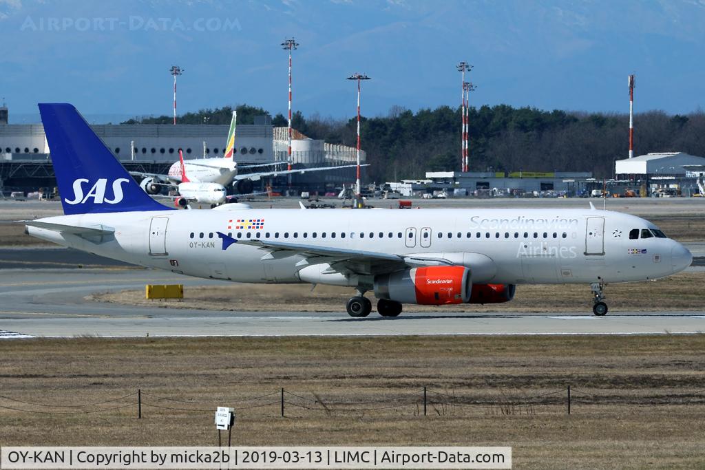 OY-KAN, 2006 Airbus A320-232 C/N 2958, Taxiing