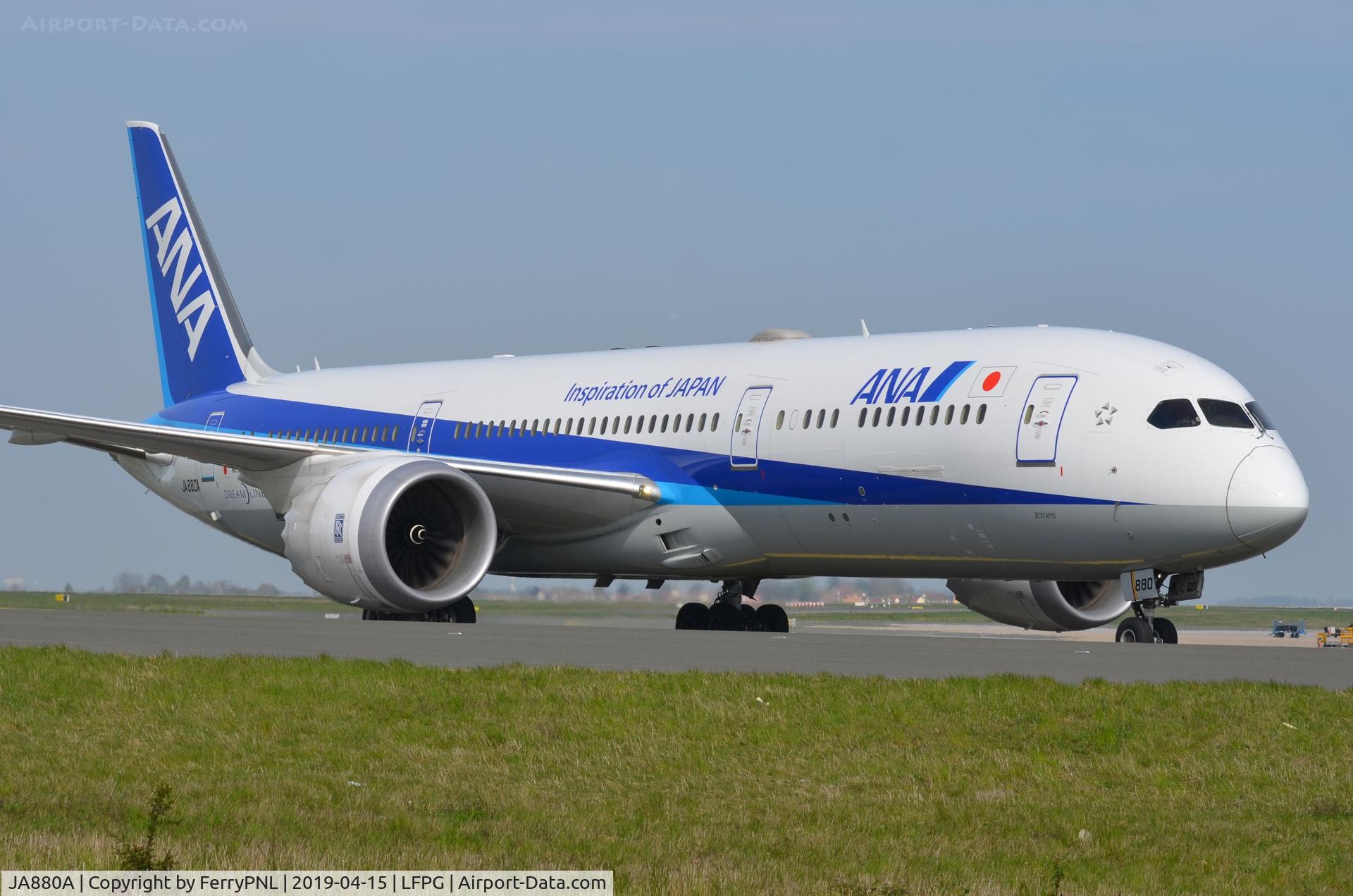 JA880A, 2016 Boeing 787-9 Dreamliner C/N 34533, ANA B789 rolling to its gate