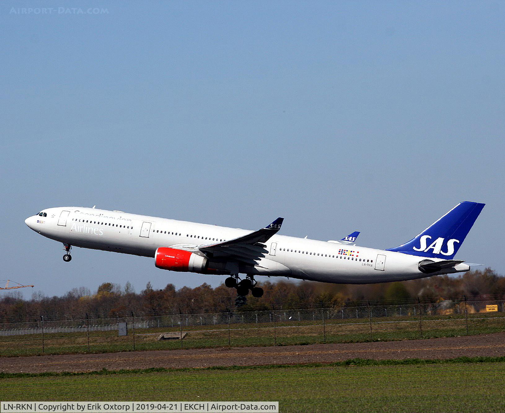 LN-RKN, 2003 Airbus A330-343X C/N 568, LN-RKN taking off rw 22R