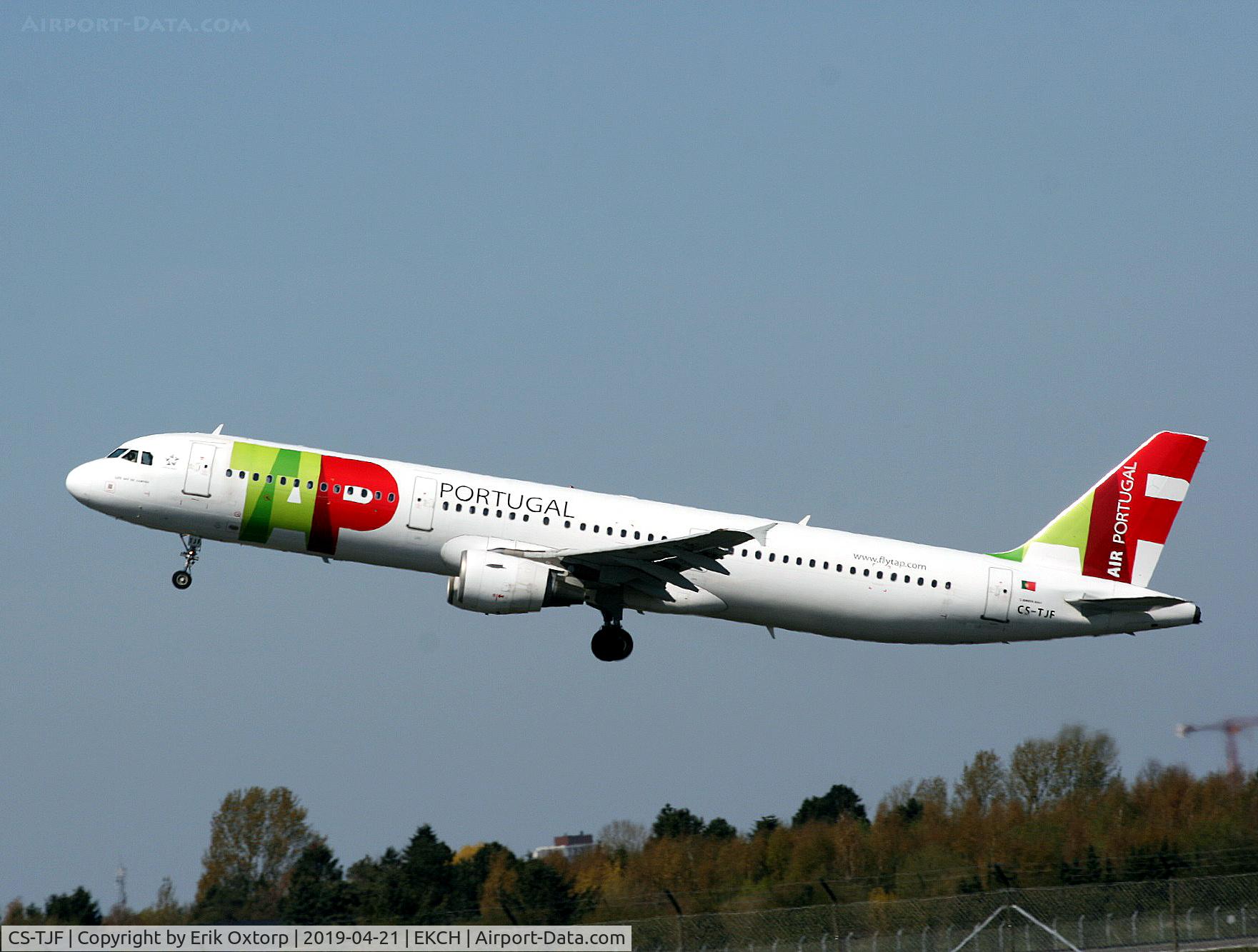 CS-TJF, 2000 Airbus A321-211 C/N 1399, CS-TJF taking off rw 22R