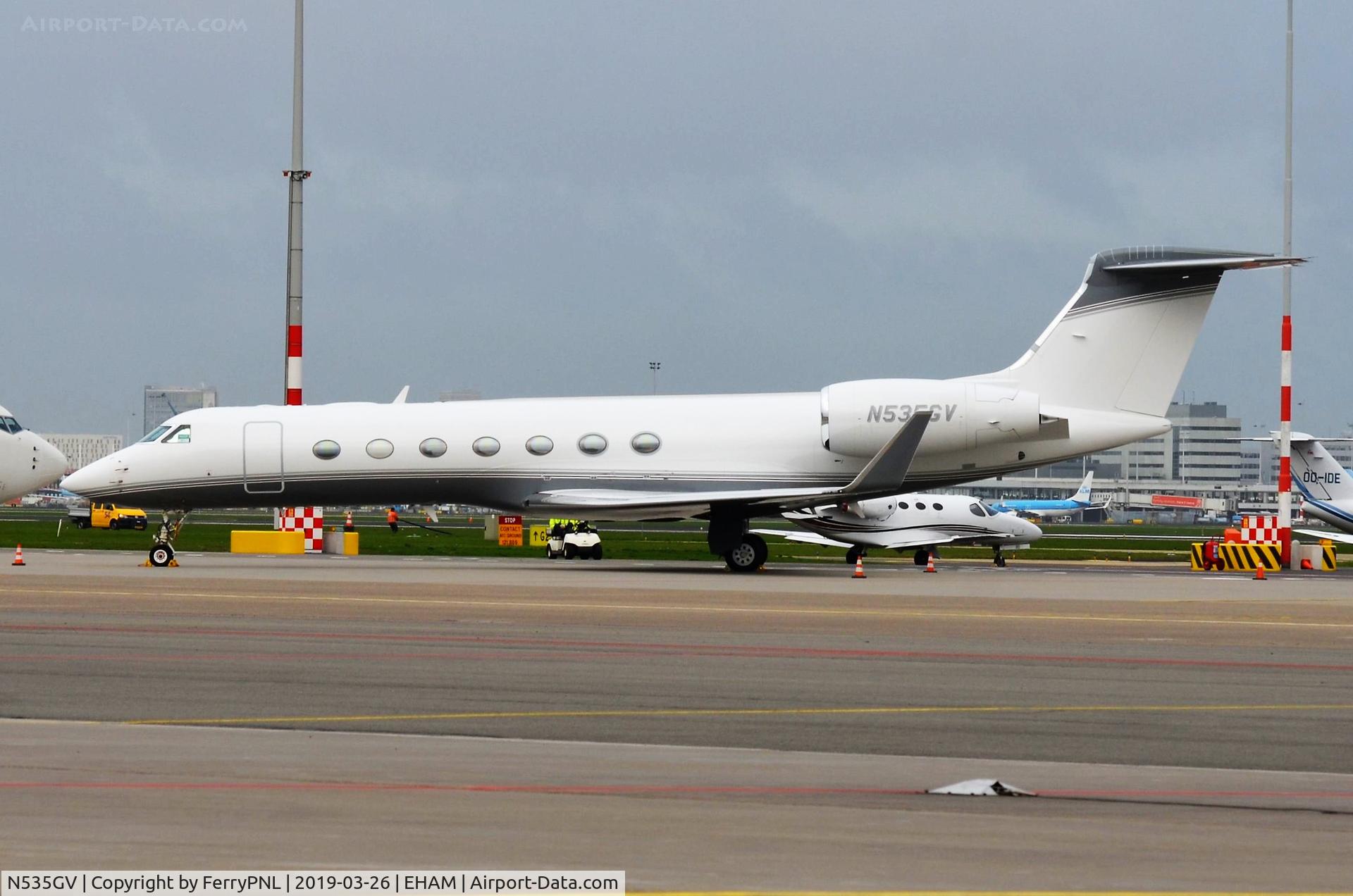 N535GV, 2011 Gulfstream Aerospace G550 C/N 5354, G550 on the ramp in AMS