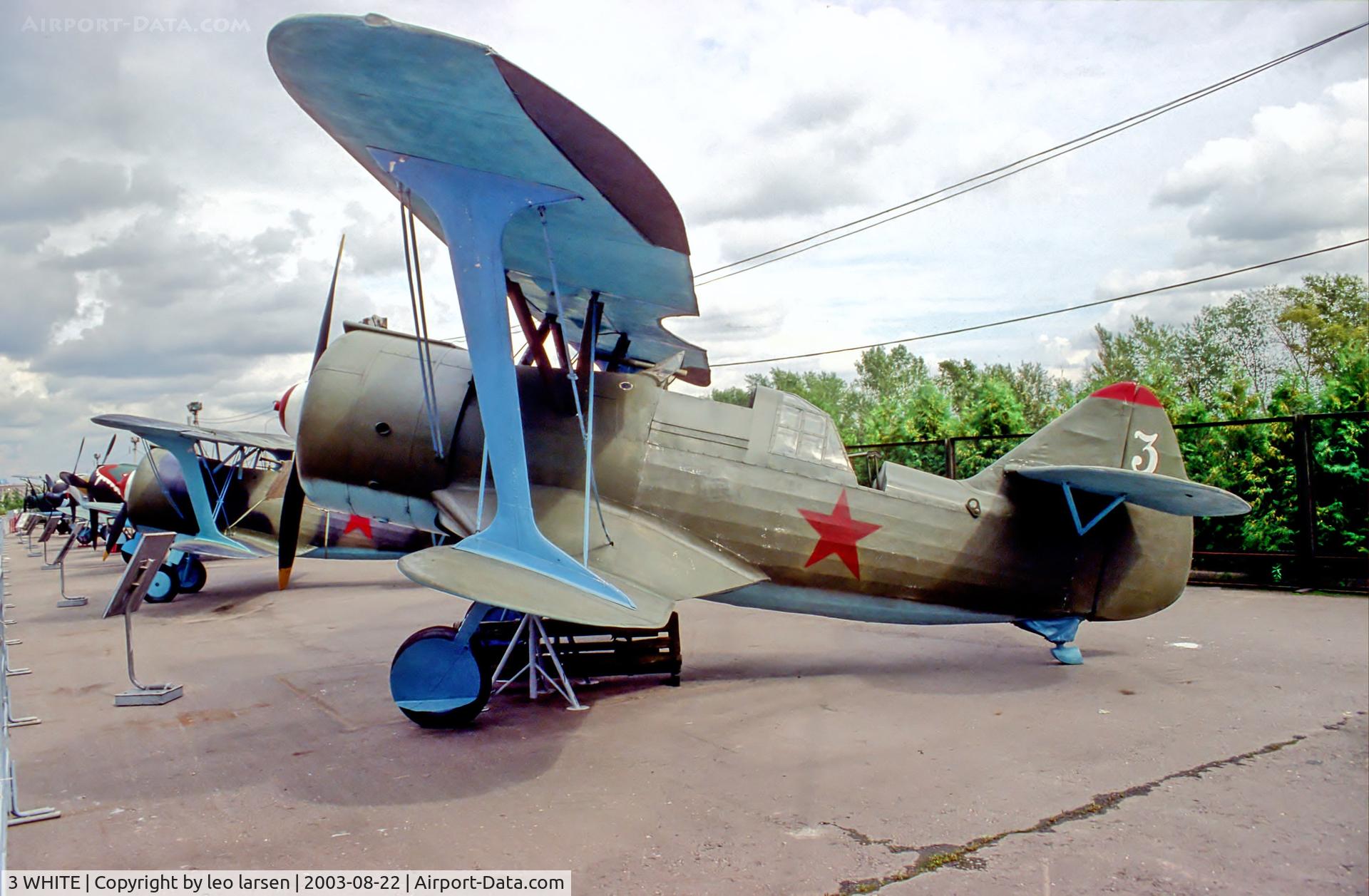 3 WHITE, 1936 Kochyerigin DI-6 C/N not found, Central Museum of the Great Patriotic war 22.8.2003