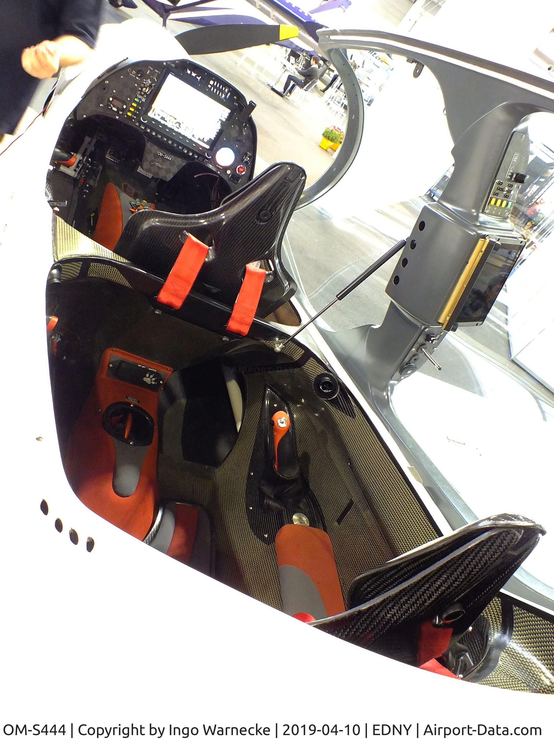 OM-S444, 2017 Shark Aero Shark C/N 053/2017, Shark Aero Shark at the AERO 2019, Friedrichshafen  #c