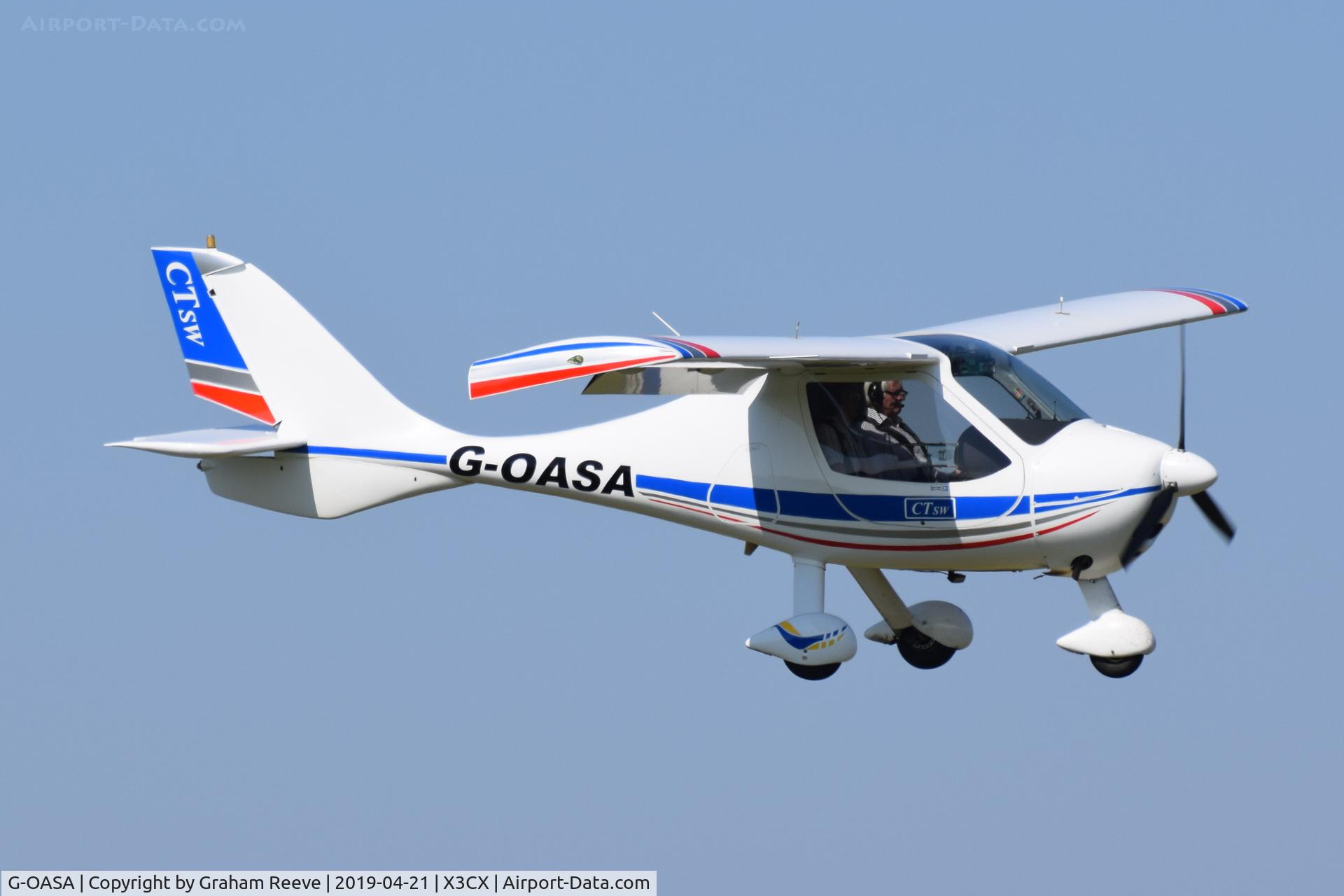 G-OASA, 2009 Flight Design CTSW C/N 8497, Landing at Northrepps.