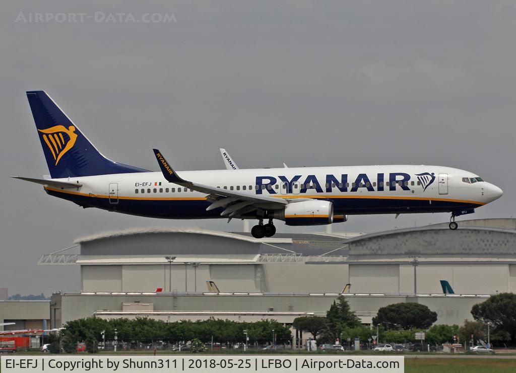 EI-EFJ, 2009 Boeing 737-8AS C/N 37536, Landing rwy 14R