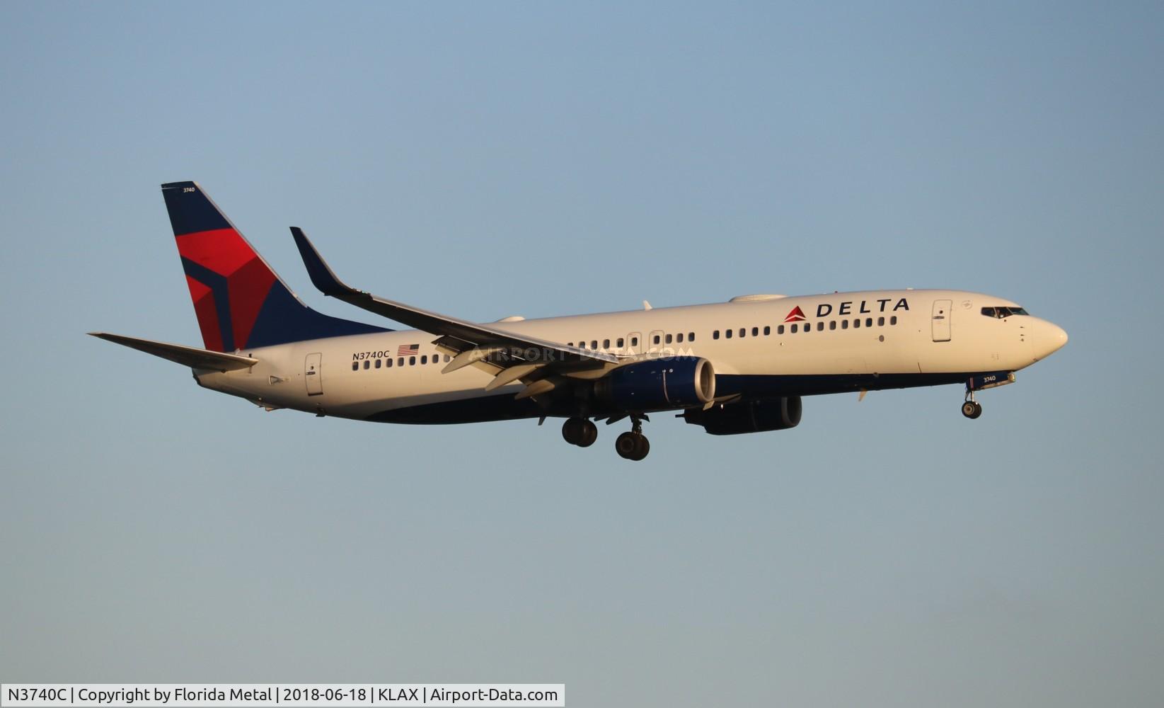 N3740C, 2000 Boeing 737-832 C/N 30800, Delta