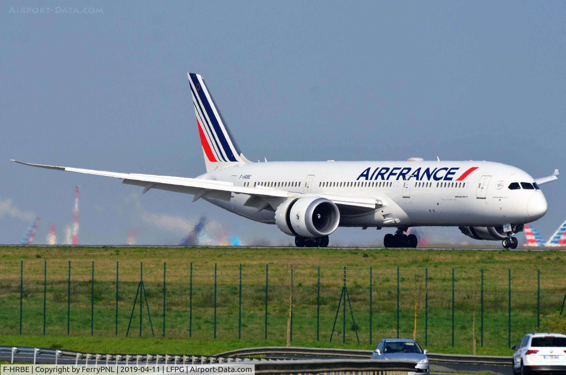 F-HRBE, 2017 Boeing 787-9 Dreamliner Dreamliner C/N 38772, Air France B789 reversing to come to a stop