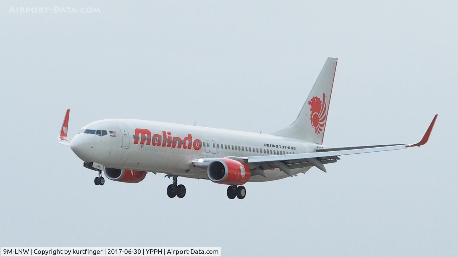9M-LNW, 2015 Boeing 737-8GP C/N 39875/5616, Boeing 737-8GP Malindo 9M-LNW. Final runway 03, YPPH 30/06/17.