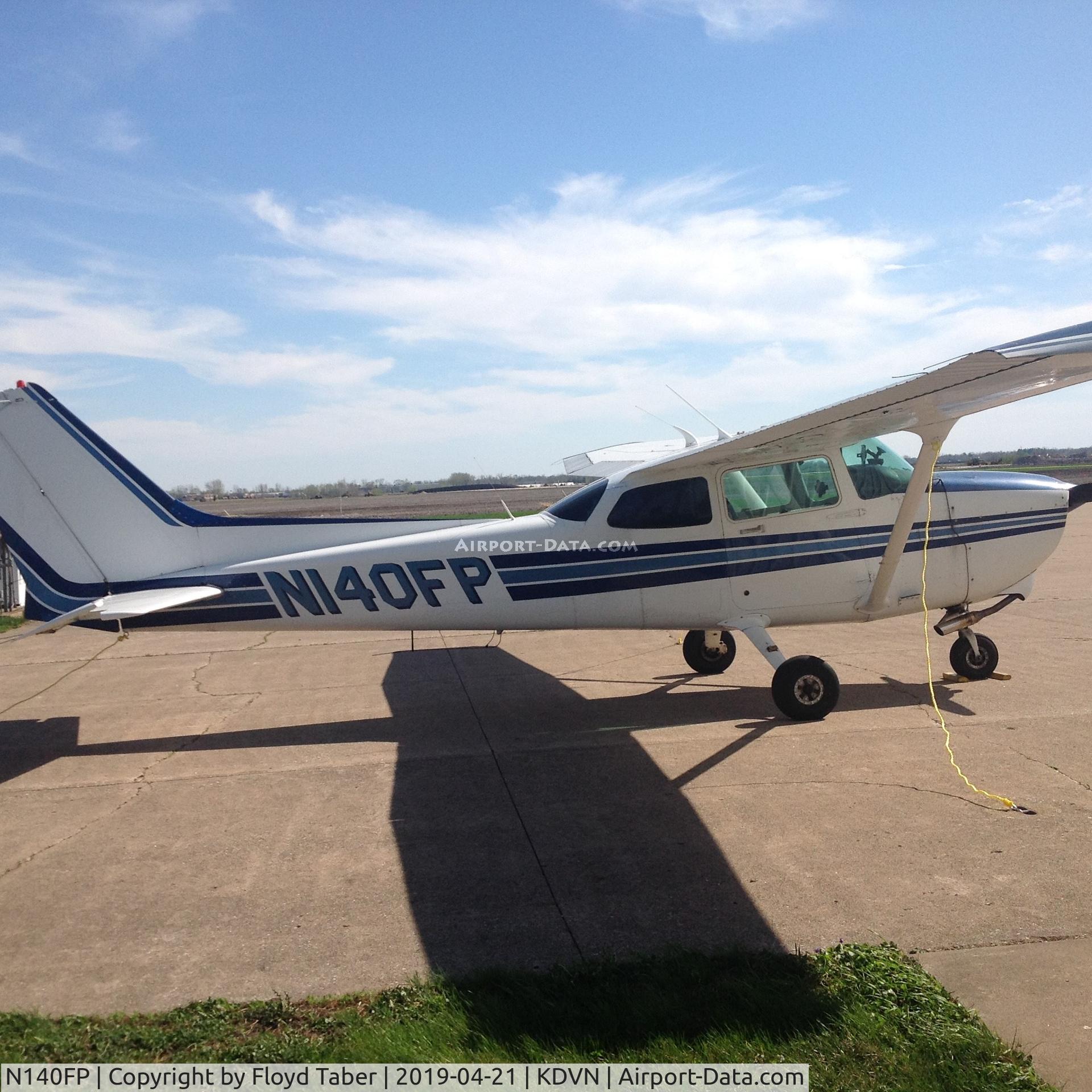 N140FP, 1986 Cessna 172P C/N 17276539, Sitting tied down on the ramp on a windy day
