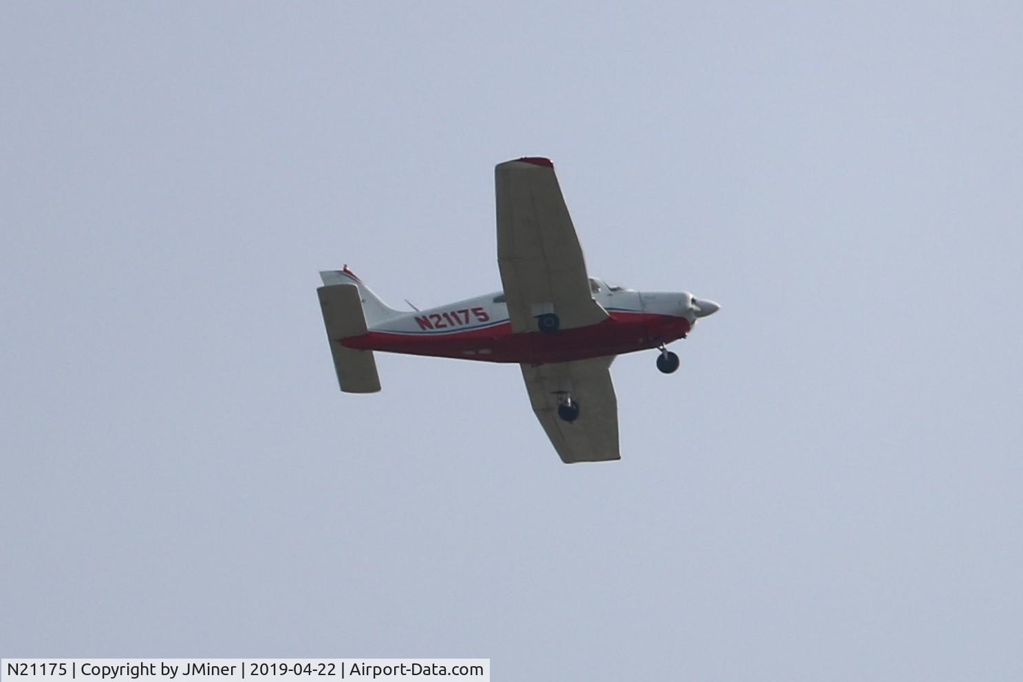 N21175, 1978 Piper PA-28-181 C/N 28-7990037, Over Sleepy Hollow, IL.