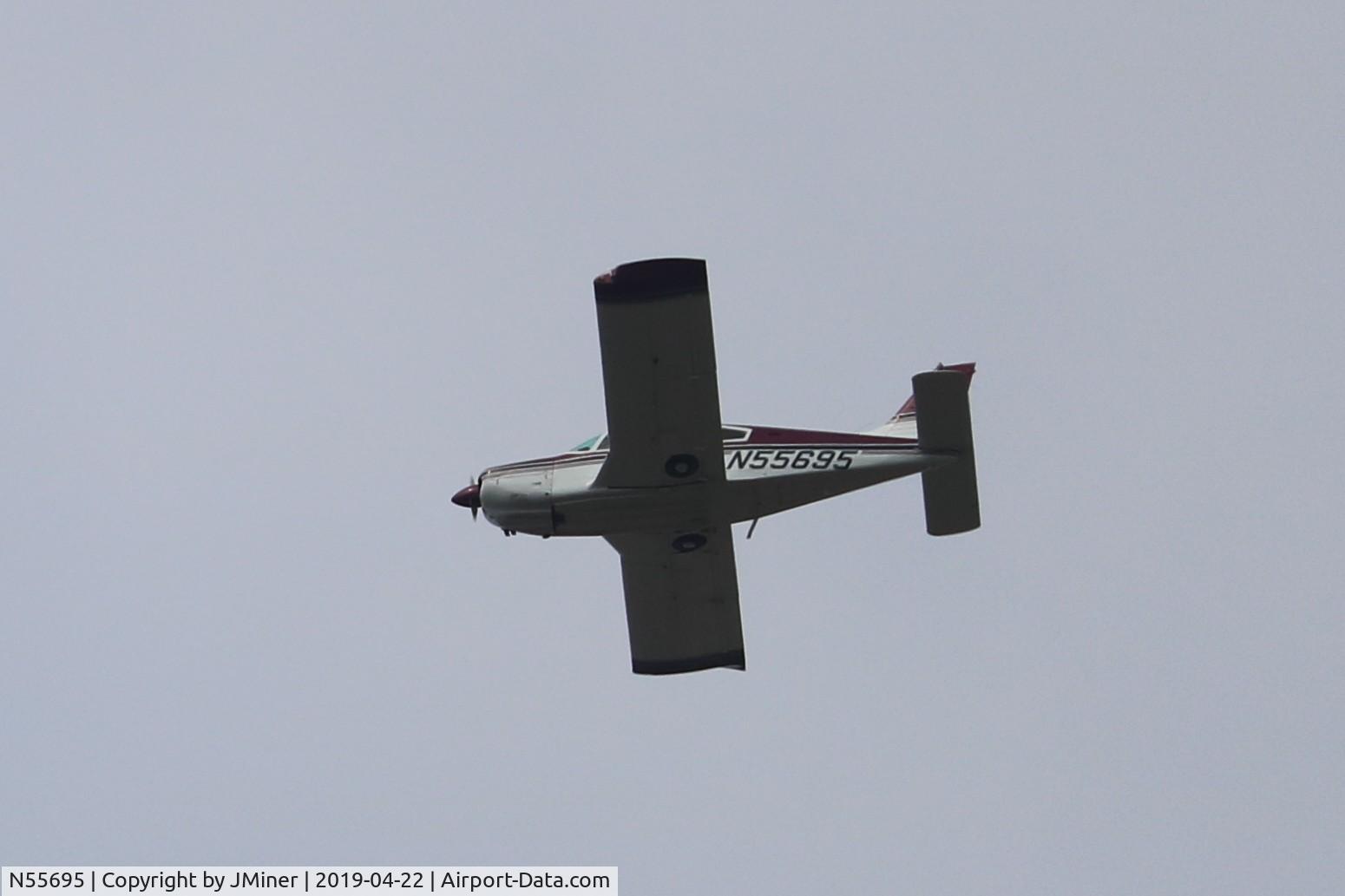 N55695, 1973 Piper PA-28R-200 Cherokee Arrow C/N 28R-7335273, Flying over Sleepy Hollow, IL.