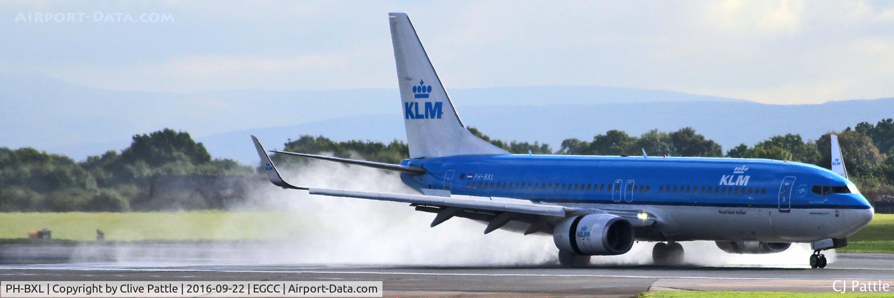 PH-BXL, 2000 Boeing 737-8K2 C/N 30359, @ EGCC
