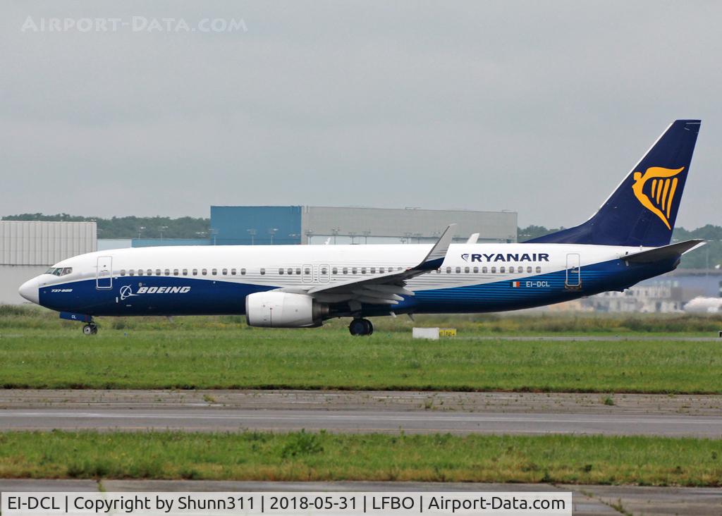 EI-DCL, 2004 Boeing 737-8AS C/N 33806, Lining up rwy 32R from November 2 for departure... New Boeing c/s