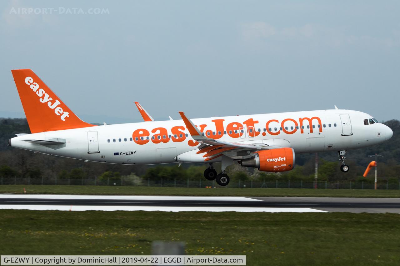 G-EZWY, 2014 Airbus A320-214 C/N 6267, Landing RWY 09