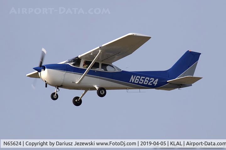 N65624, 1982 Cessna 172P C/N 17275789, Cessna 172P Skyhawk  C/N 17275789, N65624