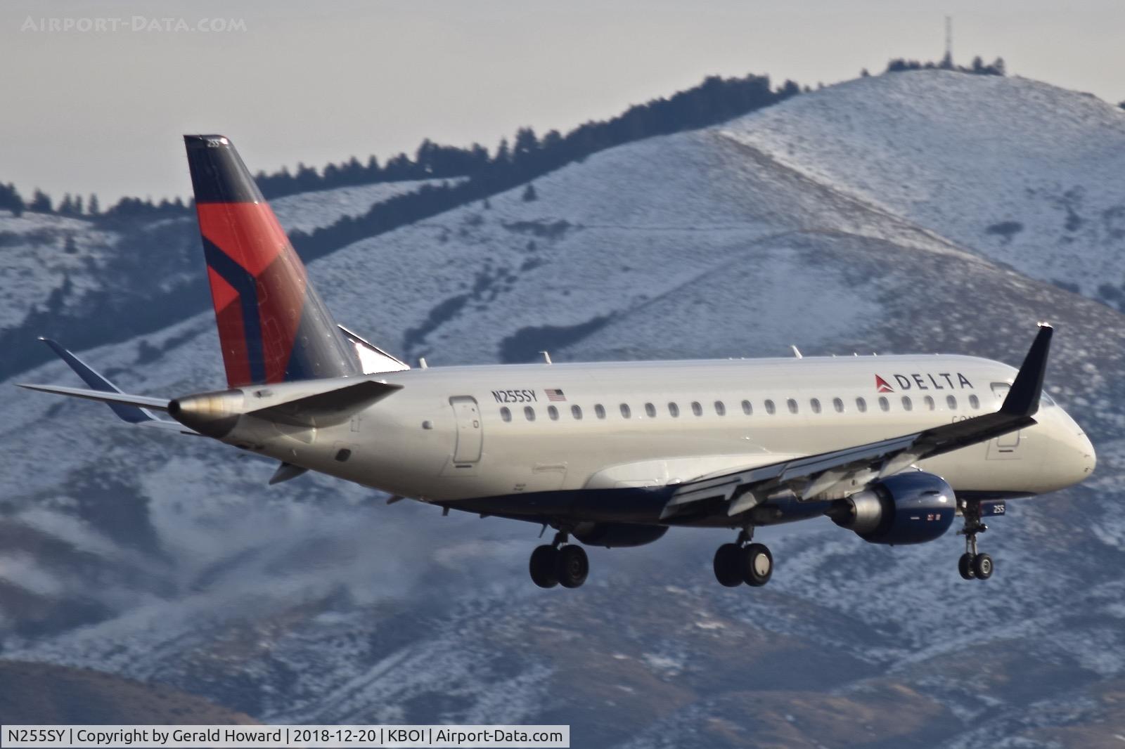 N255SY, 2016 Embraer 175LR (ERJ-170-200LR) C/N 17000622, Landing RWY 10L.