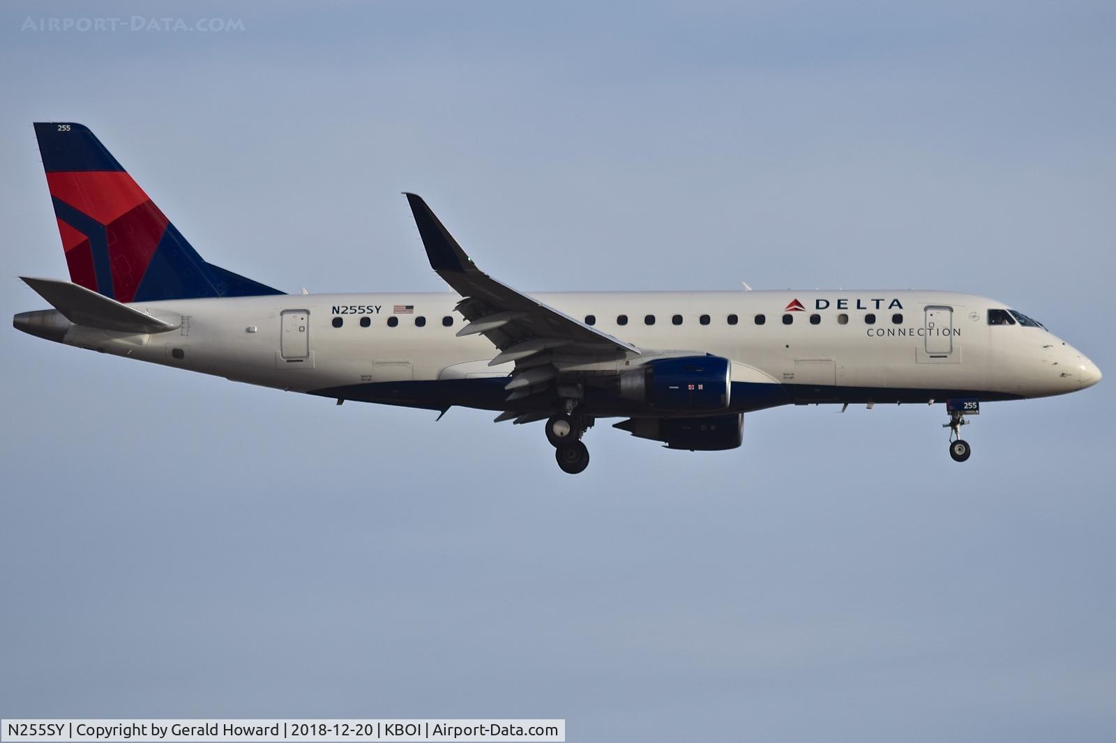 N255SY, 2016 Embraer 175LR (ERJ-170-200LR) C/N 17000622, Approach for landing.