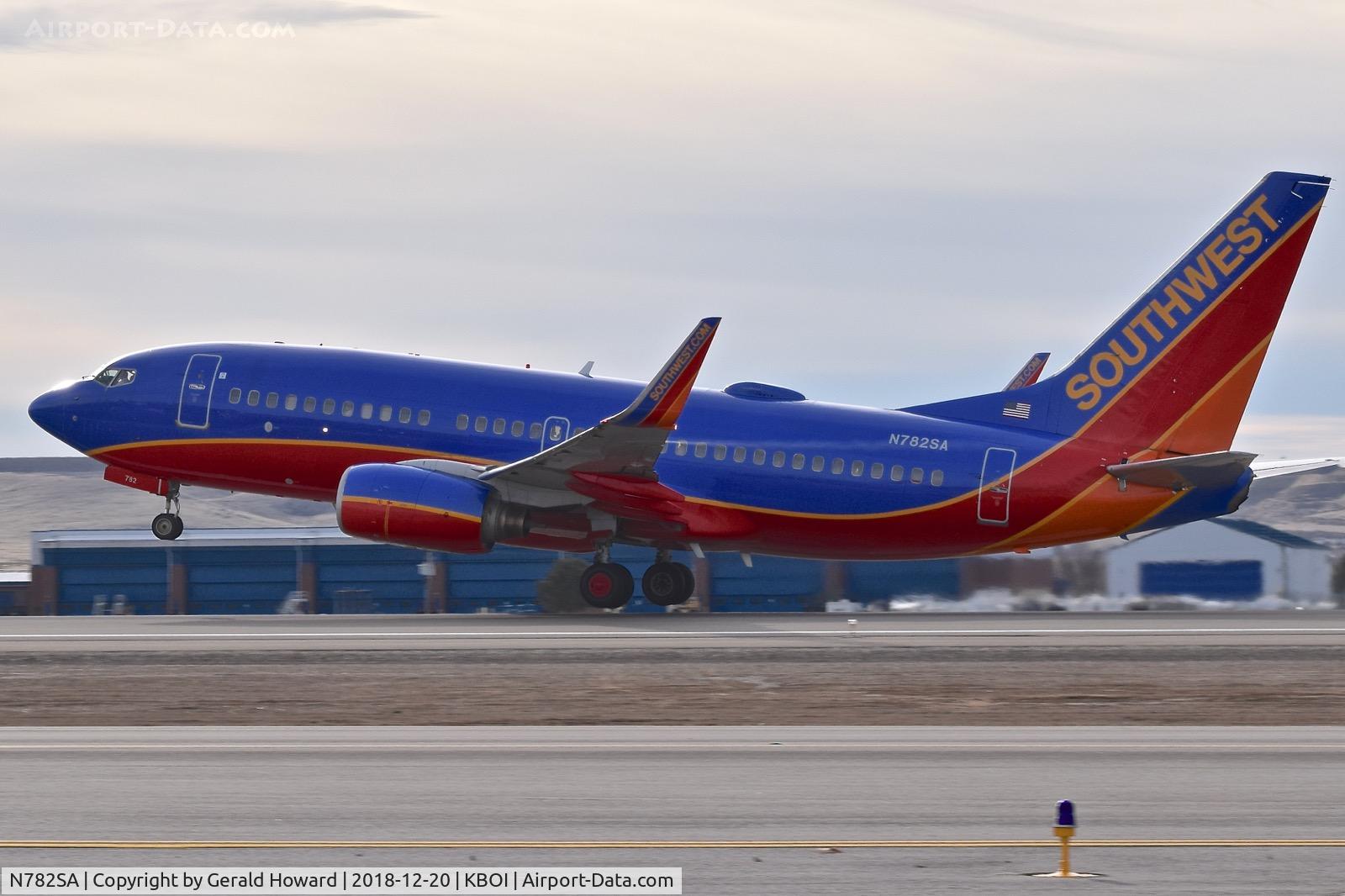 N782SA, 2000 Boeing 737-7H4 C/N 29808, Lift off from RWY 10L.