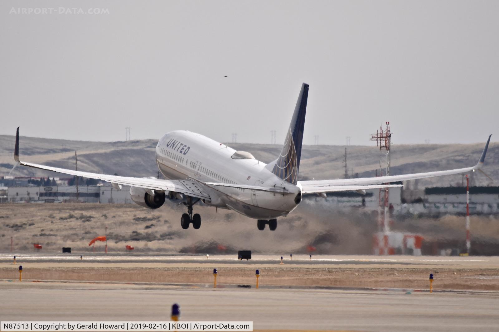 N87513, 2008 Boeing 737-824 C/N 31621, Climb out from RWY 10L.