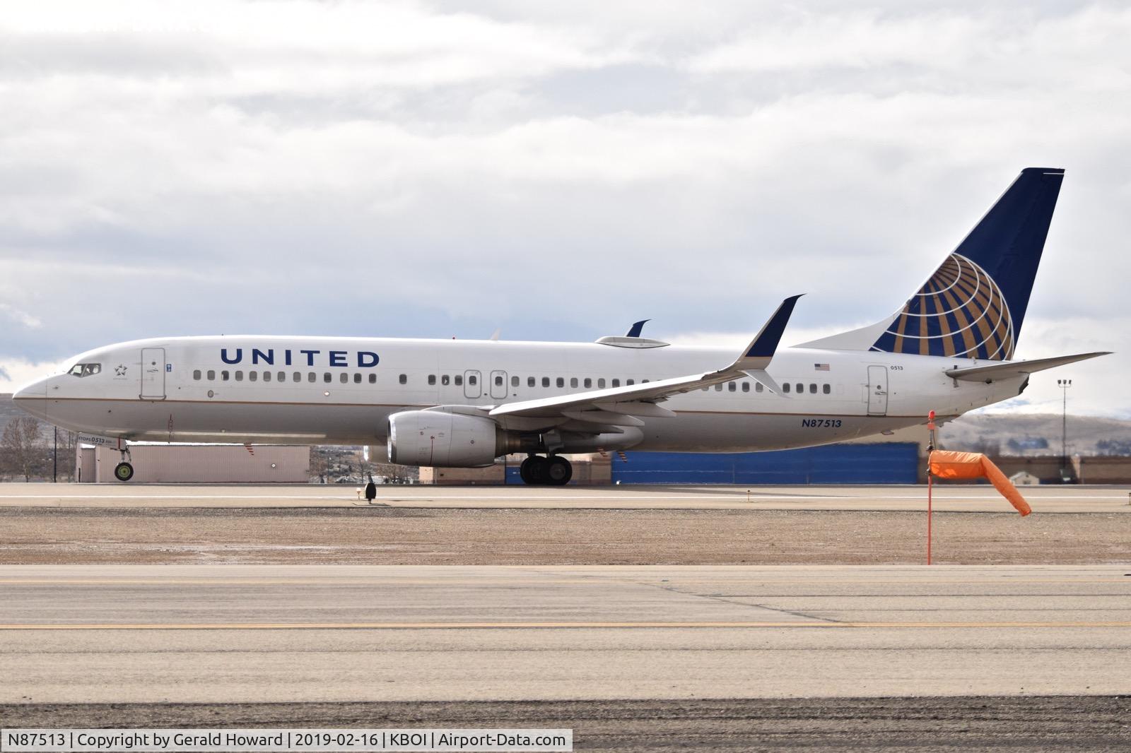 N87513, 2008 Boeing 737-824 C/N 31621, Take off run on RWY 10L.