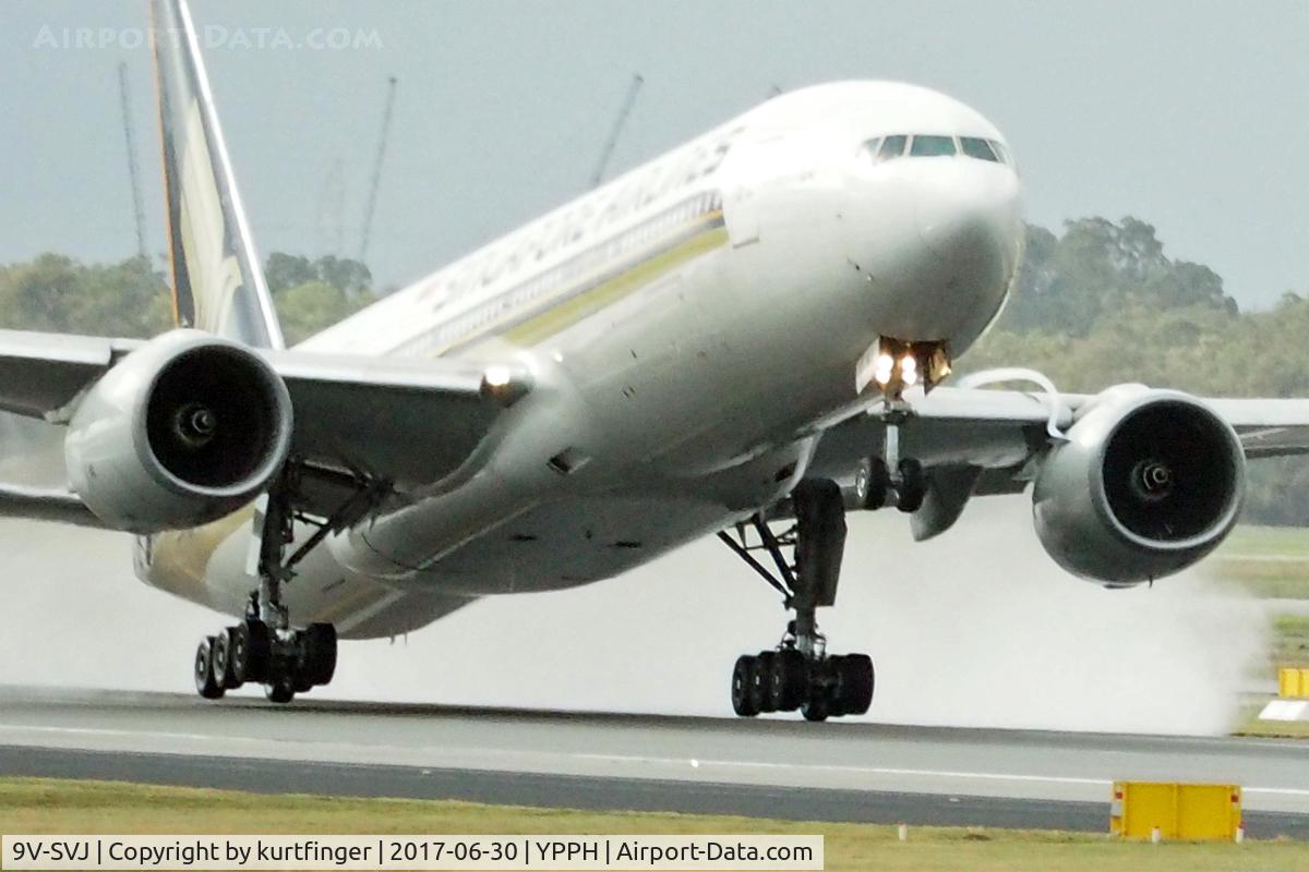 9V-SVJ, 2002 Boeing 777-212/ER C/N 32335, Boeing 777-212(ER) Singapore Airlines 9V-SVJ, wet runway 21 departure, YPPH 30/06/17.