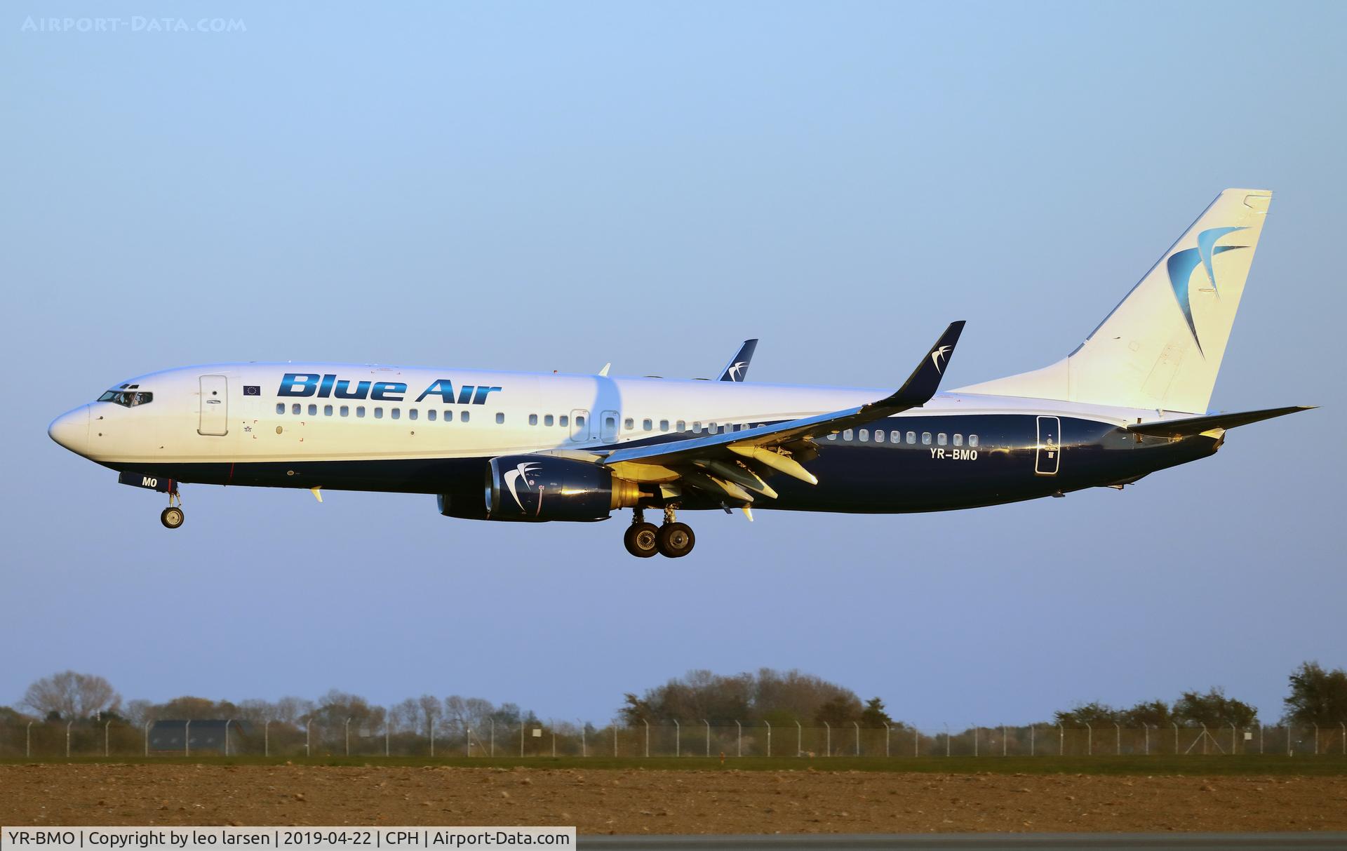 YR-BMO, 2000 Boeing 737-883 C/N 30194, Copenhagen 22.4.2019
