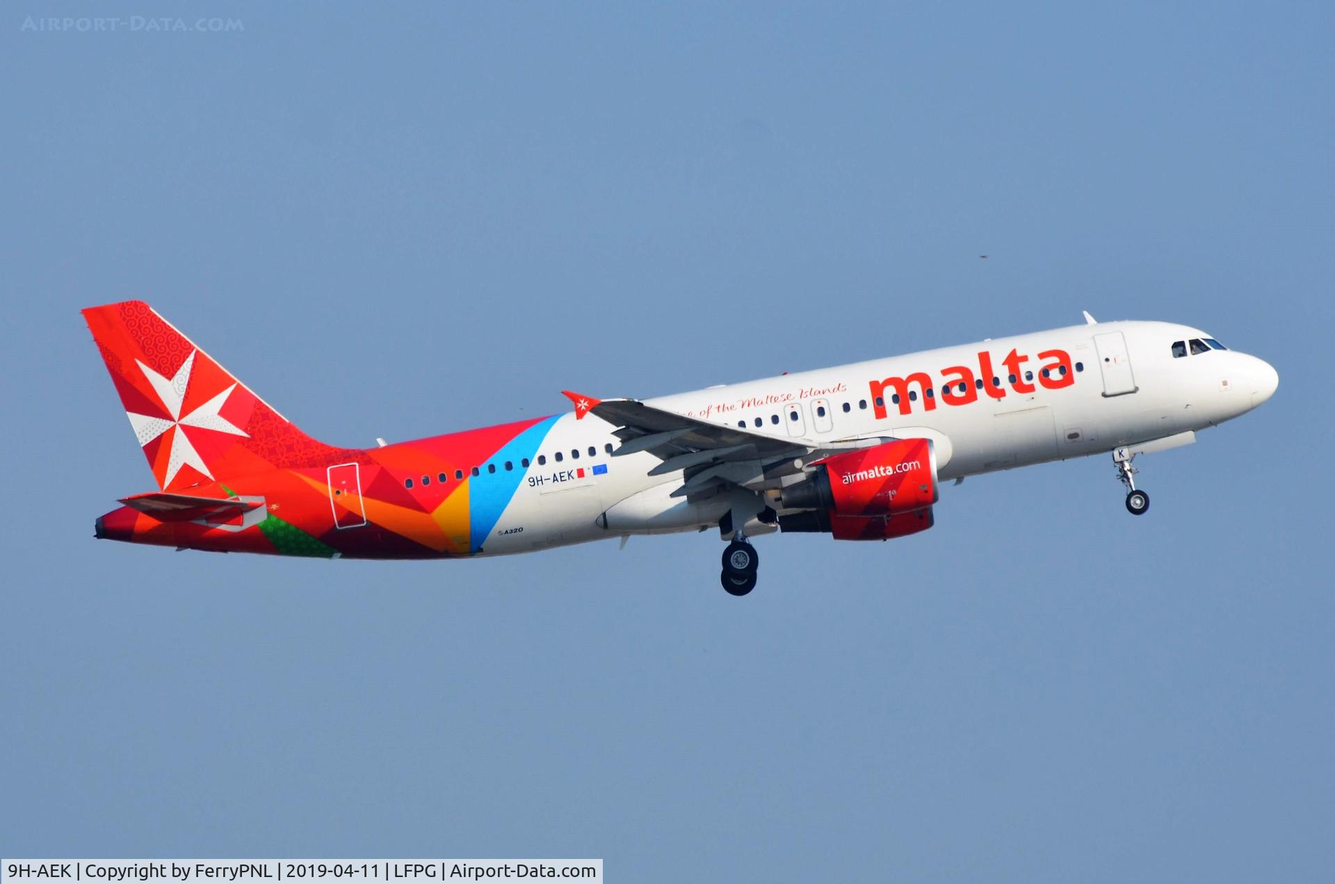 9H-AEK, 2004 Airbus A320-211 C/N 2291, Air Malta A320 departing