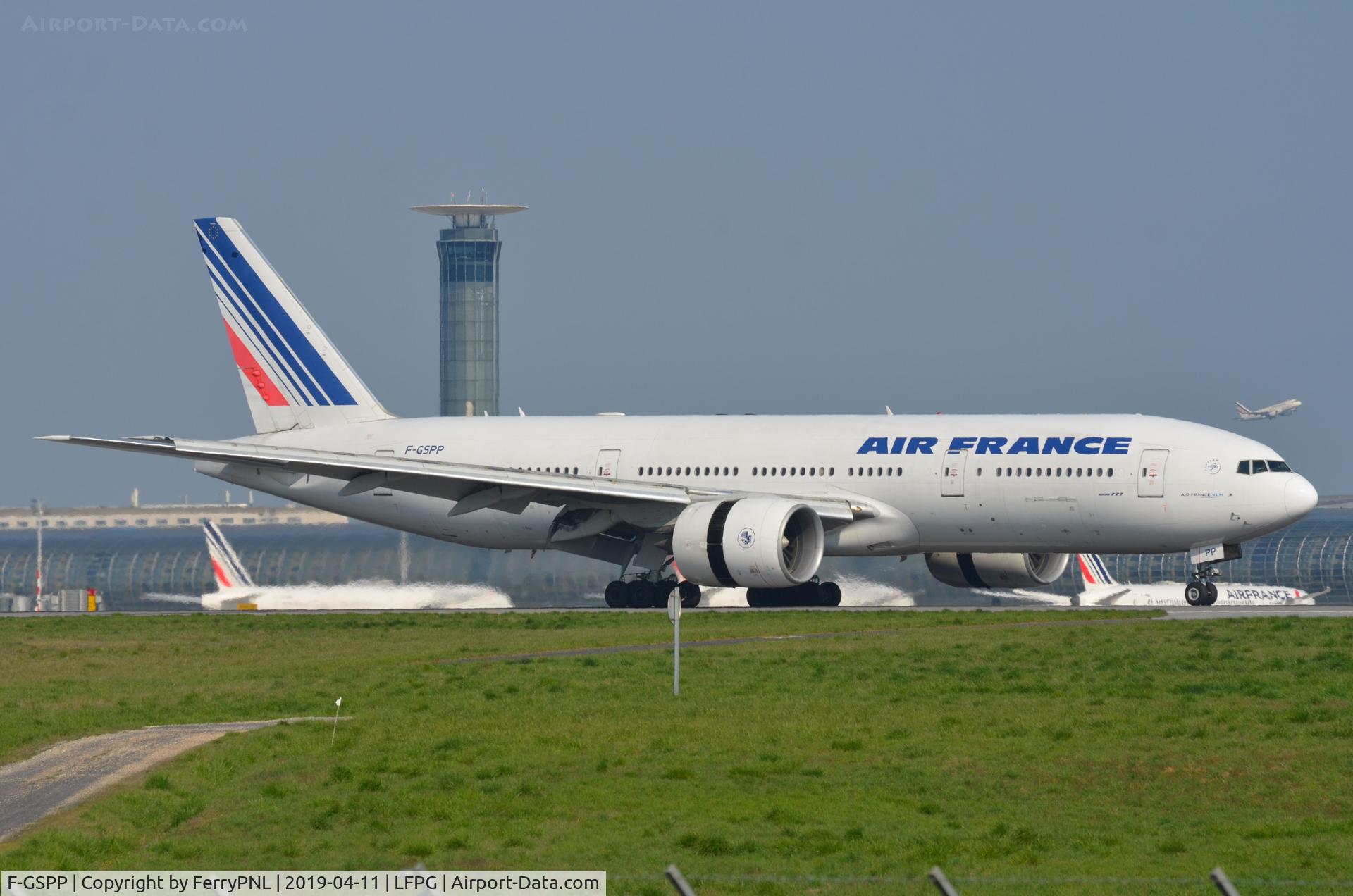 F-GSPP, 2001 Boeing 777-228/ER C/N 30615, Air France B772 slowing down after landing