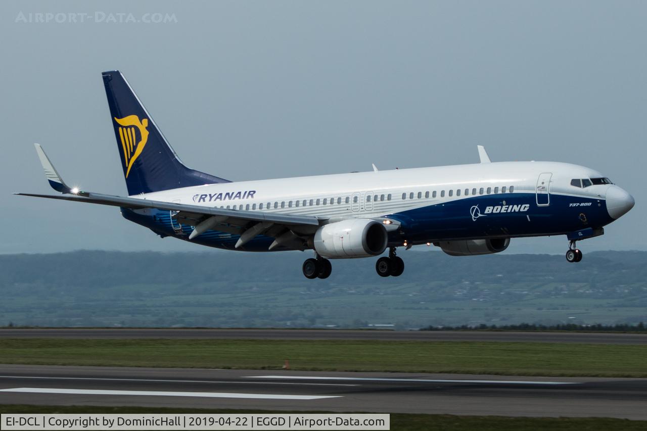 EI-DCL, 2004 Boeing 737-8AS C/N 33806, Landing RWY 09