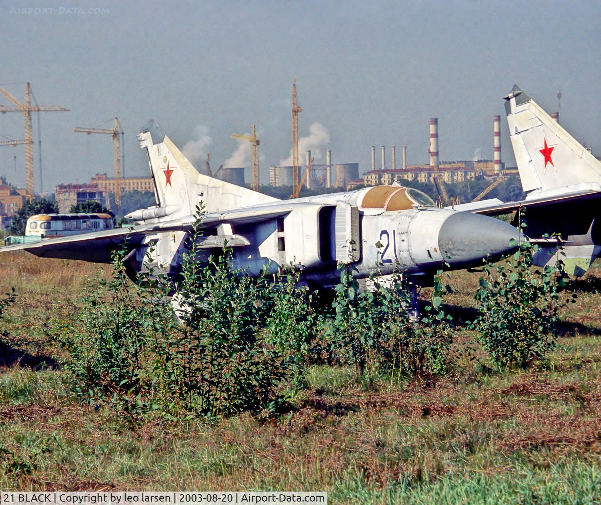 21 BLACK, Mikoyan-Gurevich MiG-23M C/N 0390206759, Khodynka Airfield 20.8.2003
