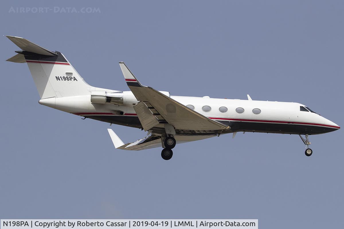 N198PA, 1986 Gulfstream Aerospace G-1159A Gulfstream III C/N 482, Runway 13