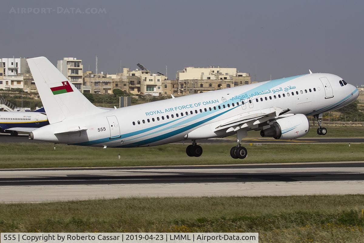 555, 2009 Airbus ACJ320 (A320-214/CJ) C/N 4117, Runway 13