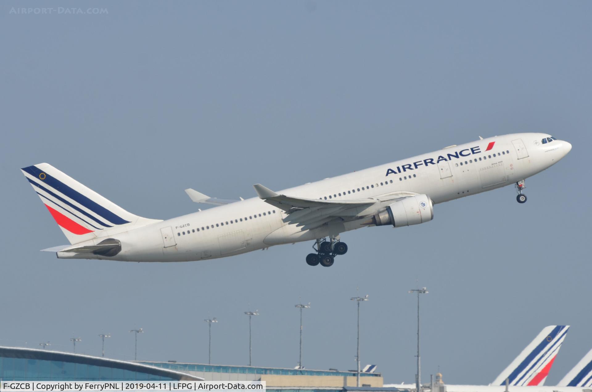 F-GZCB, 2001 Airbus A330-203 C/N 443, Air France A332 taking-off