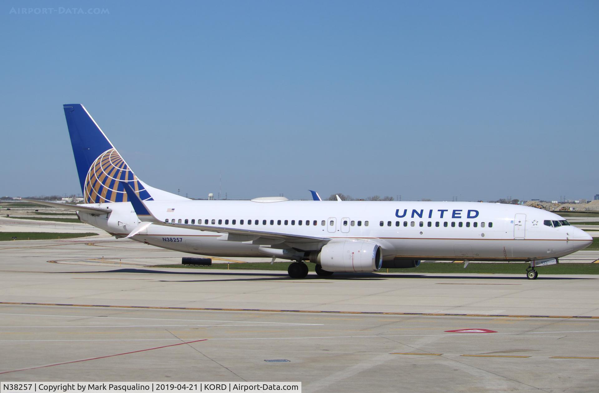 N38257, 2000 Boeing 737-824 C/N 30612, Boeing 737-824