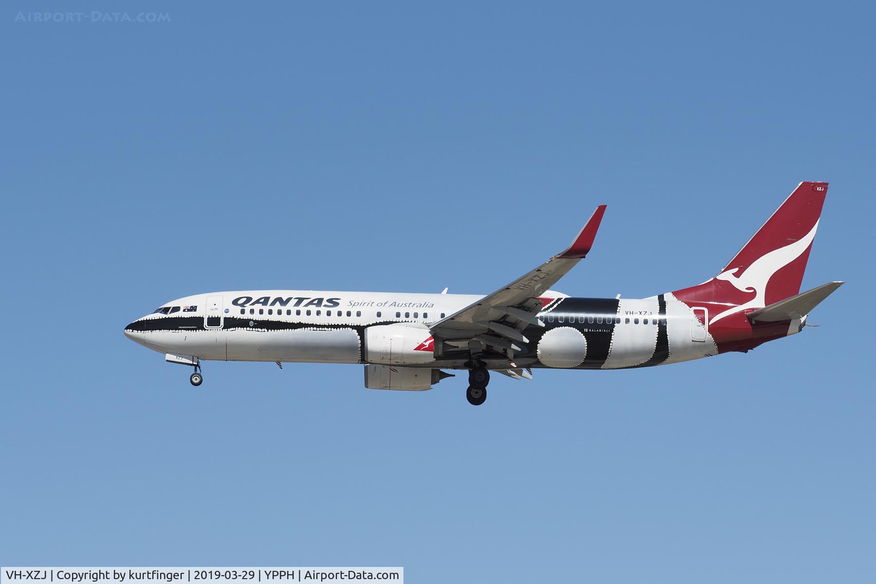 VH-XZJ, 2013 Boeing 737-838 C/N 39365, Boeing 737-838. Qantas VH-XZJ, final runway 06.YPPH 29/03/19
