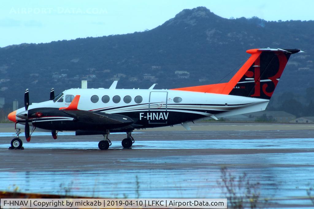 F-HNAV, 2013 Beechcraft B200GT King Air C/N BY-175, Parked