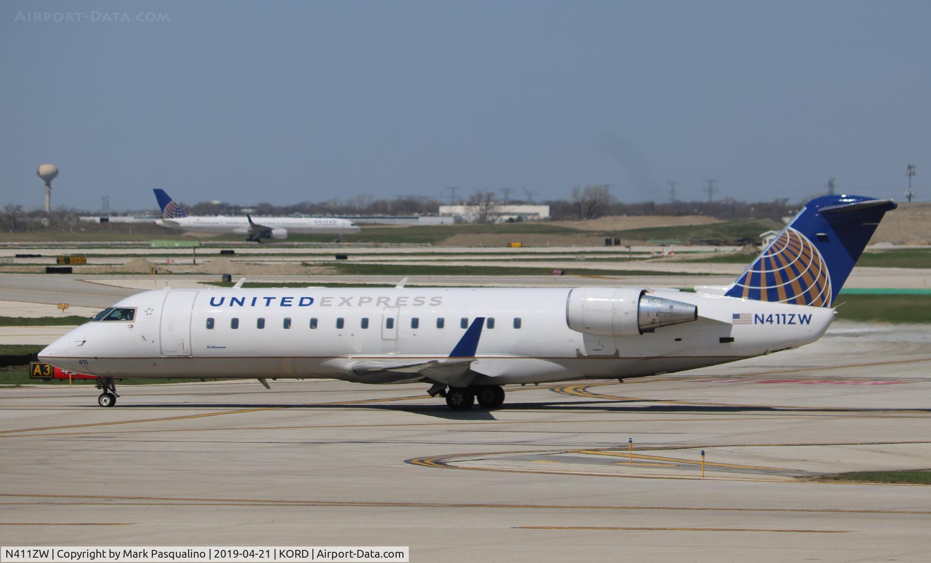 N411ZW, 2001 Bombardier CRJ-200LR (CL-600-2B19) C/N 7569, CL-600-2B19