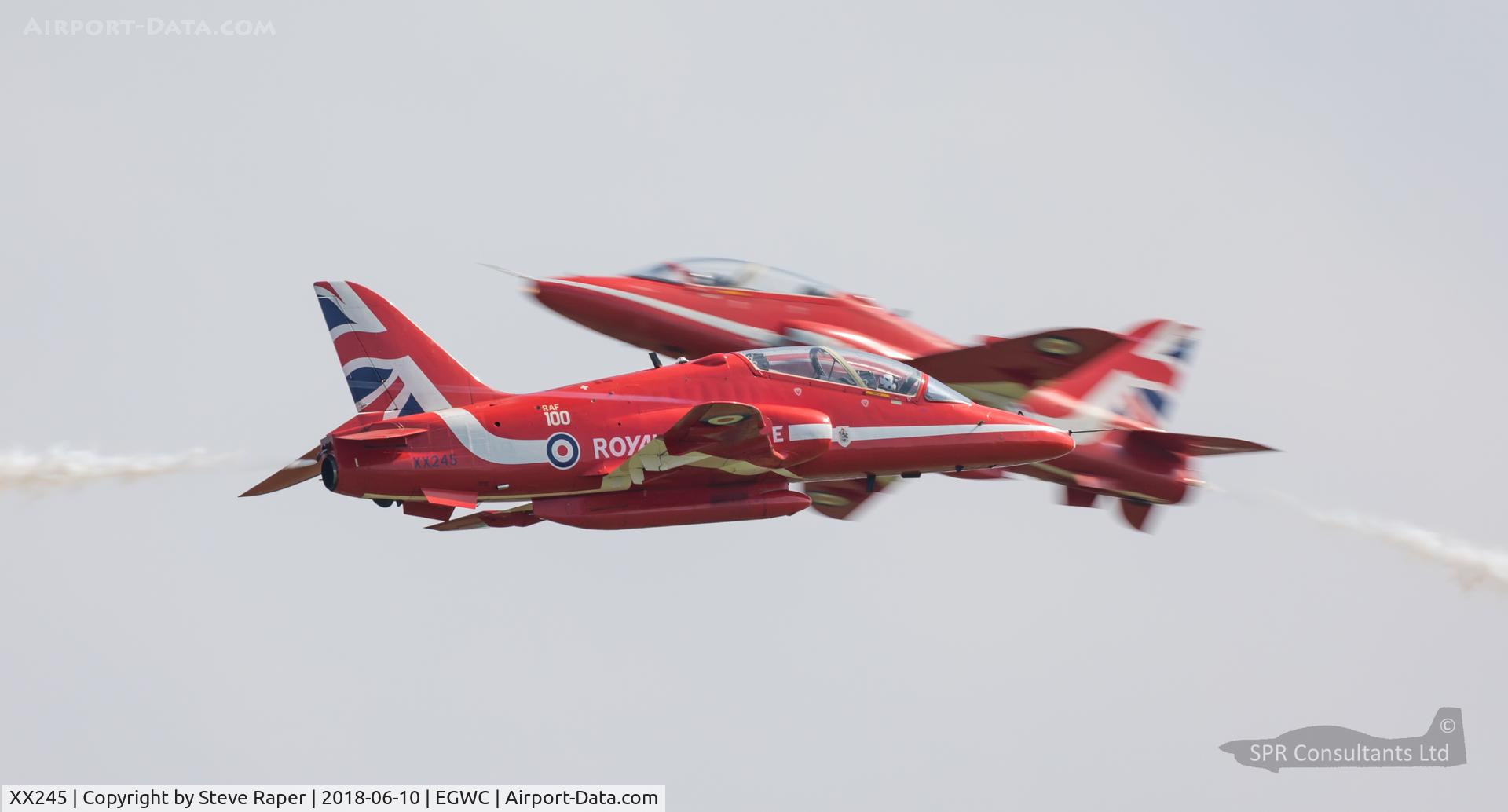 XX245, 1978 Hawker Siddeley Hawk T.1 C/N 081/312081, RAF Cosford Air Display, Synchro Pair cross-over.