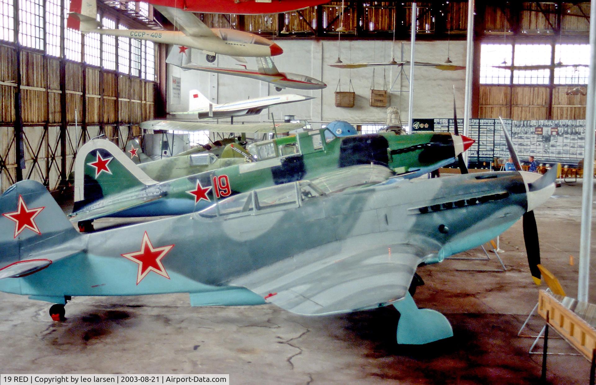 19 RED, 1943 Ilyushin Il-2M3 Shturmovik C/N 301060, Monino Air Museum 21.8.2003